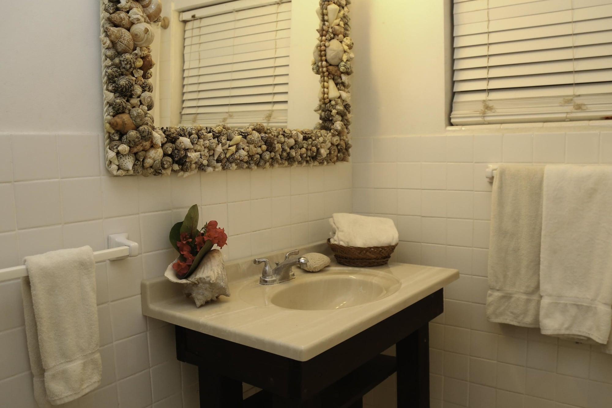 Tingum Village Hotel Dunmore Town Dış mekan fotoğraf