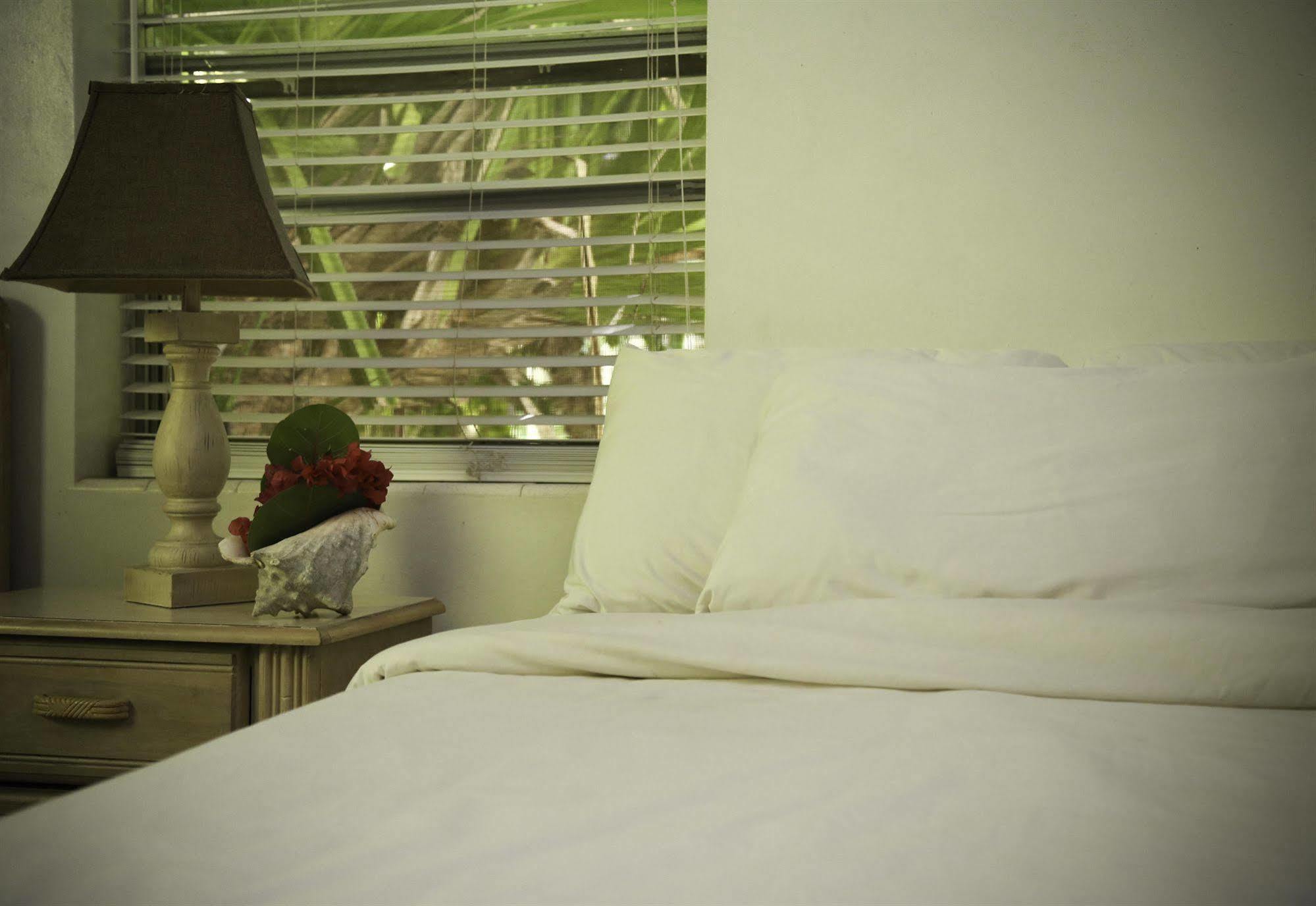 Tingum Village Hotel Dunmore Town Dış mekan fotoğraf