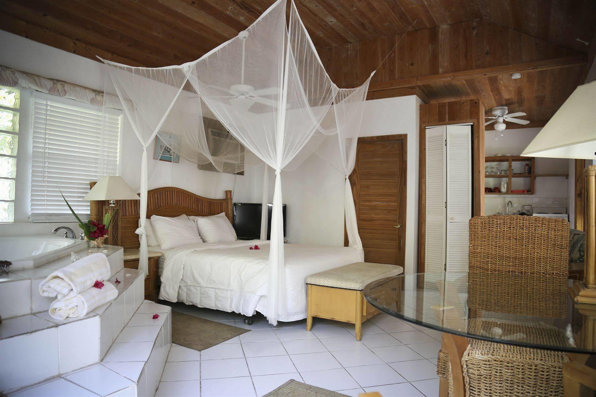 Tingum Village Hotel Dunmore Town Dış mekan fotoğraf